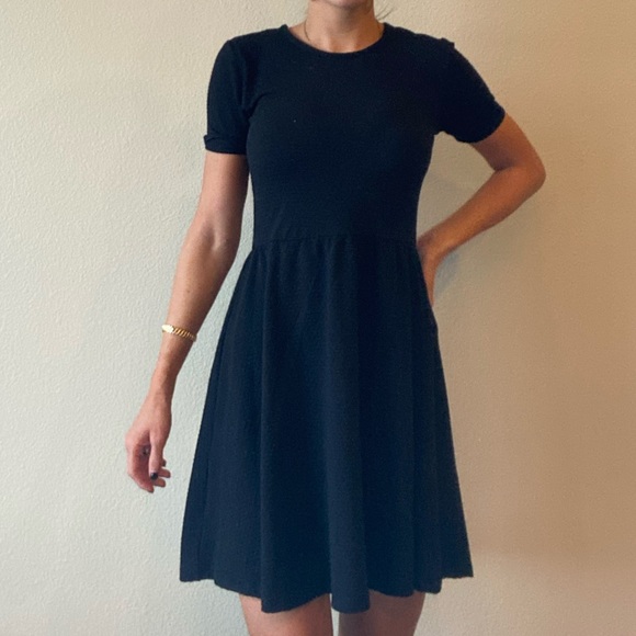 ✨BLACK DRESS✨ - Picture 2 of 2